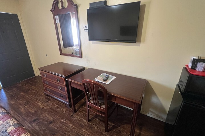 Standard Room, King or Two Doubles (6 of 7)