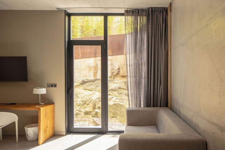 Room 28 of 100