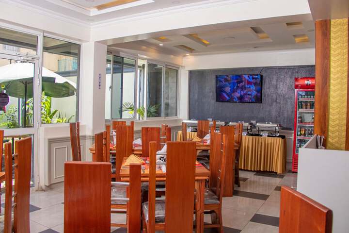 Dining 46 of 98