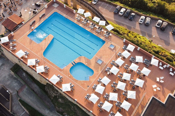 Pool 51 of 106