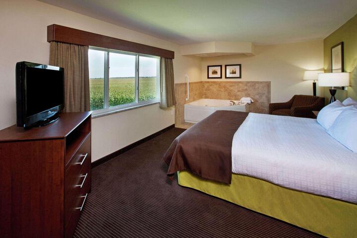 1 King Bed (1 of 18)