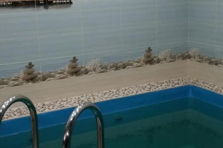 Pool 13 of 17
