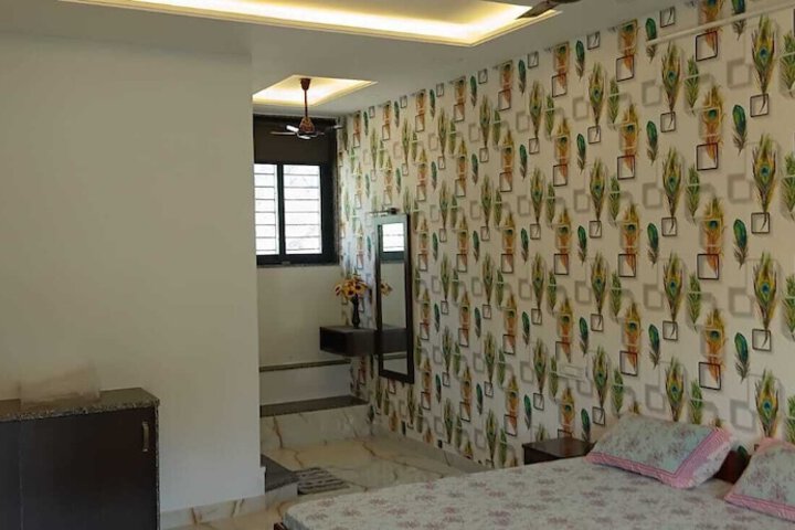 Room 9 of 28