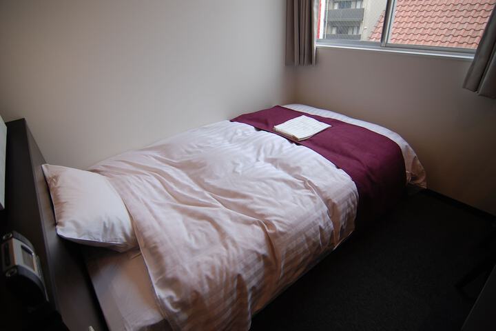 Room 7 of 25