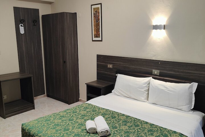 Room 7 of 65