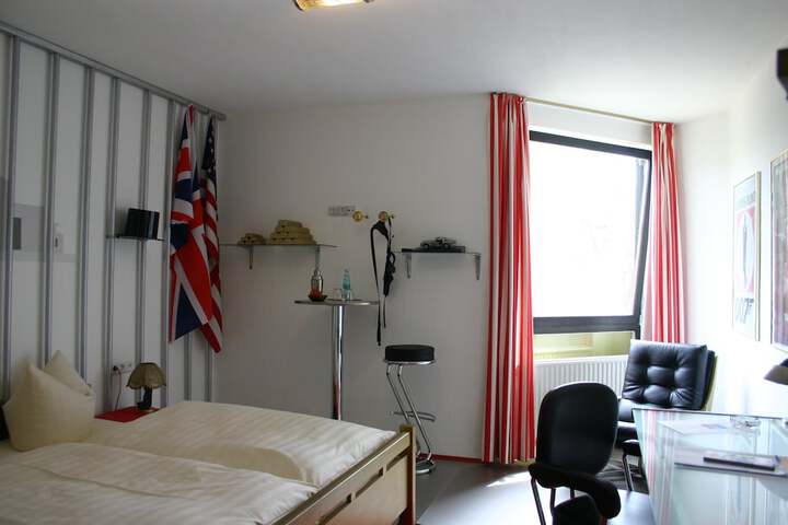 Room 57 of 283
