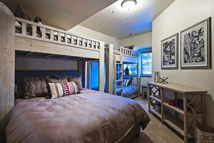 Room 30 of 33