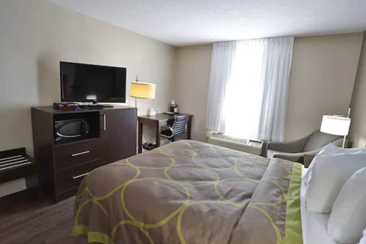 1 King Bed (15 of 15)