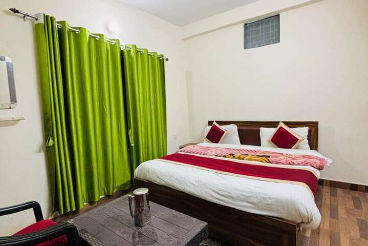 Room 11 of 24