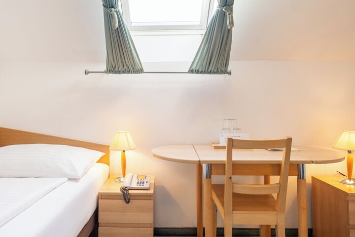 Room 45 of 125