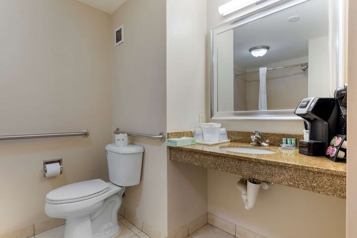 1 King Bed Microwave, Refrigerator High Speed Internet Accessible Full Breakfast (19 of 19)