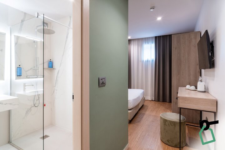 Room 27 of 44