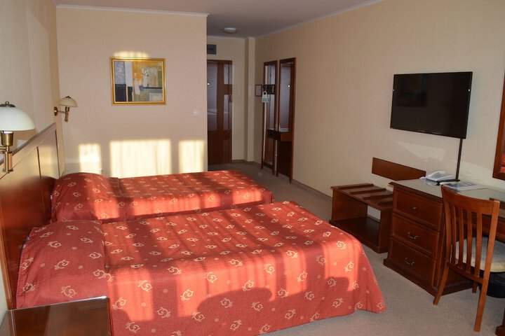 Room 8 of 48