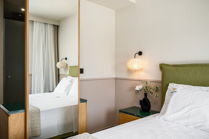 Room 8 of 50