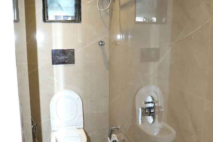 Room 17 of 27