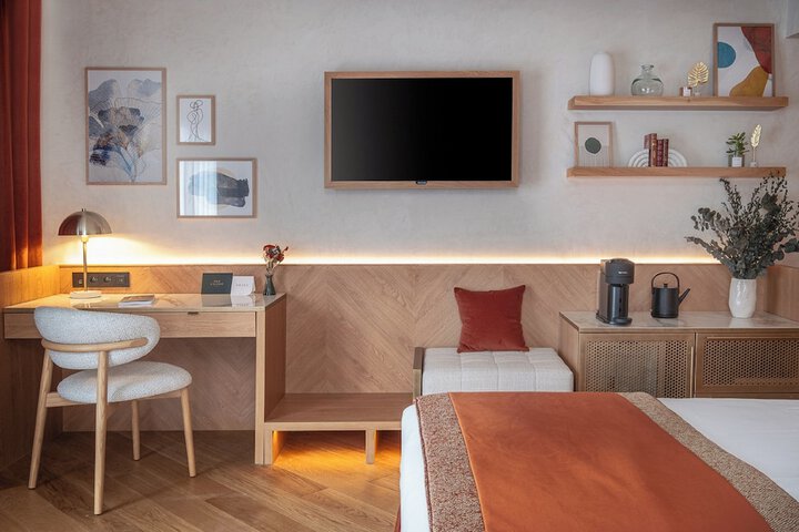 Room 33 of 205