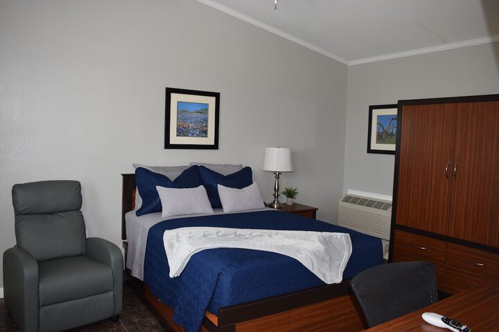 Room 6 of 63