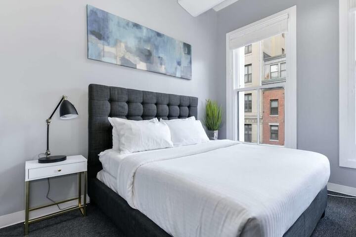 Room 32 of 46