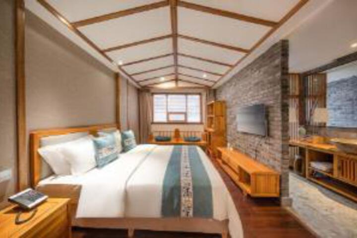 Room 11 of 13