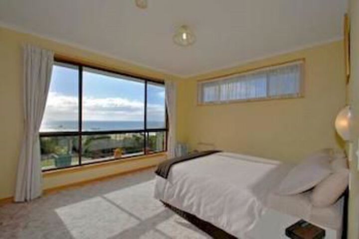 Room 6 of 33