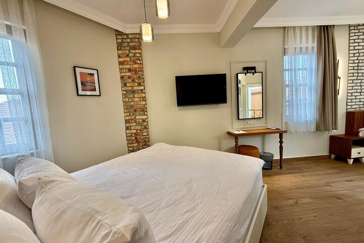 Room 72 of 126