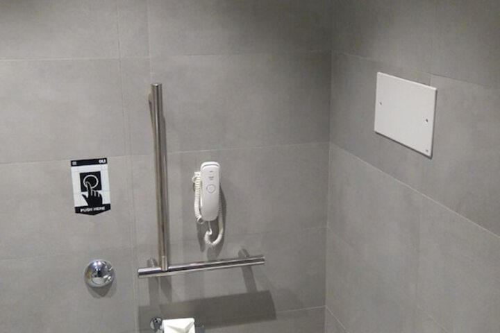 Room 33 of 69