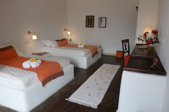 Room 8 of 83