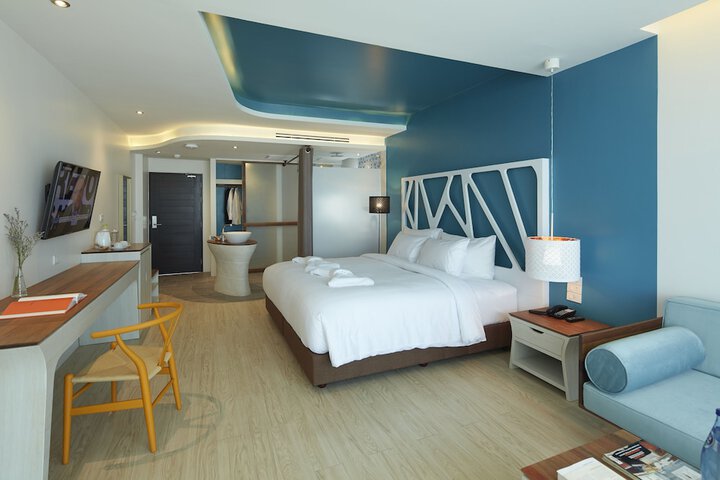 Room 3 of 28