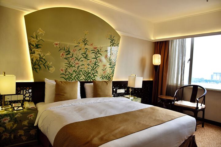Room 34 of 63
