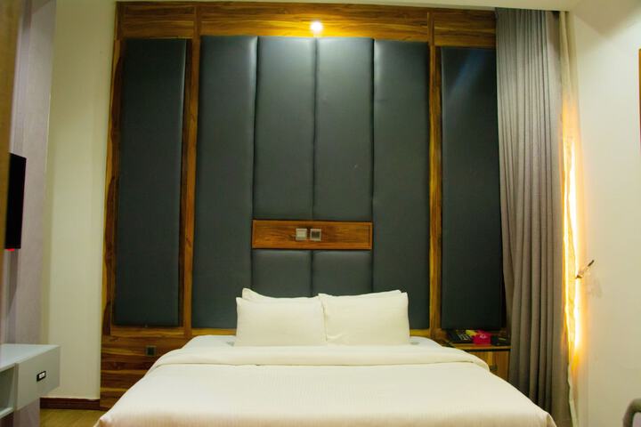 Room 9 of 24