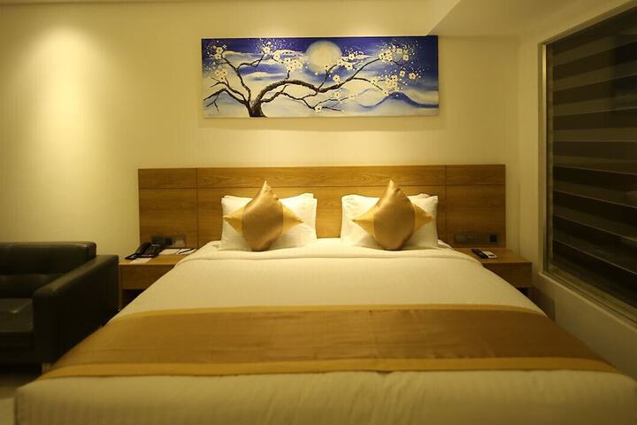 Room 3 of 12