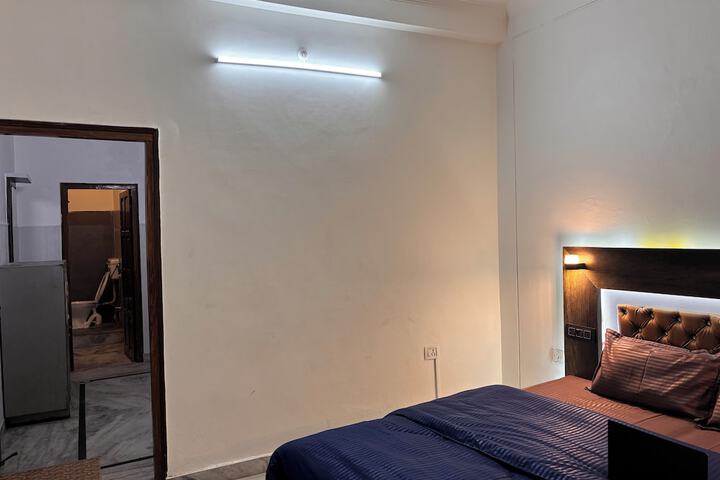 Room 5 of 28