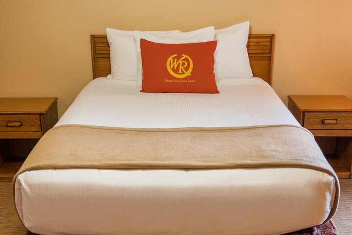 1 Queen Bed (3 of 22)