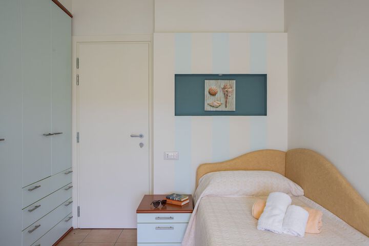 Room 12 of 42