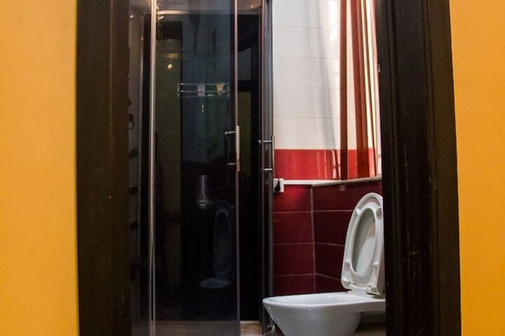 Room 23 of 32