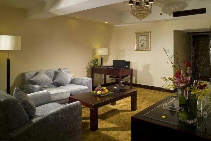 Room 3 of 8