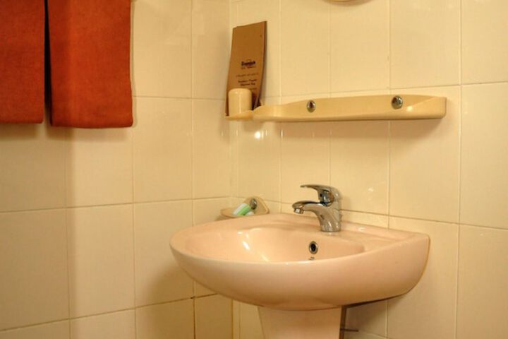 Room 9 of 11