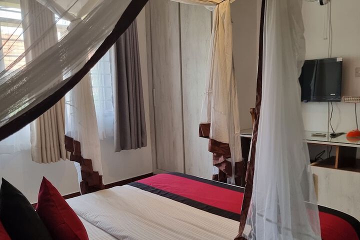 Room 6 of 72