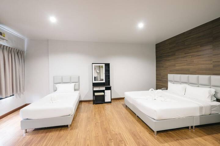 Room 8 of 43