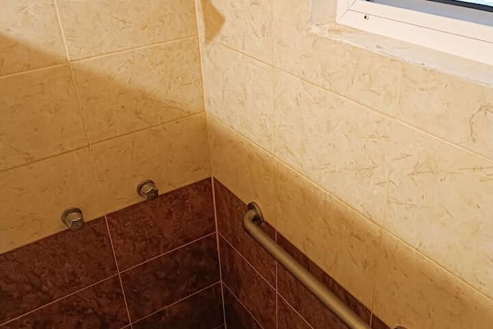 Room 33 of 46
