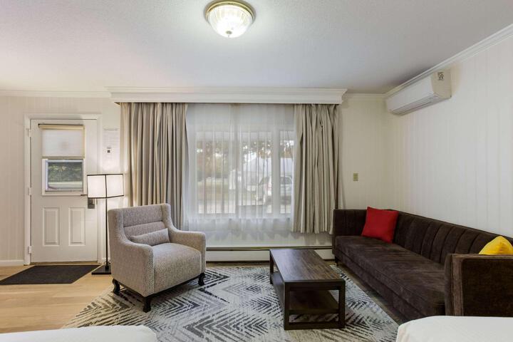 Standard Room, King or Two Doubles (1 of 10)