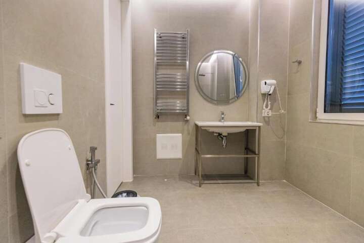 Room 100 of 132