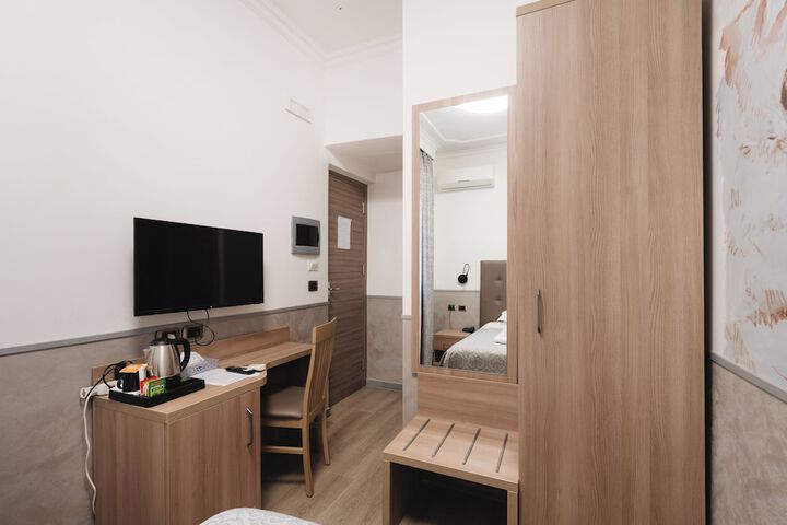 Room 120 of 180