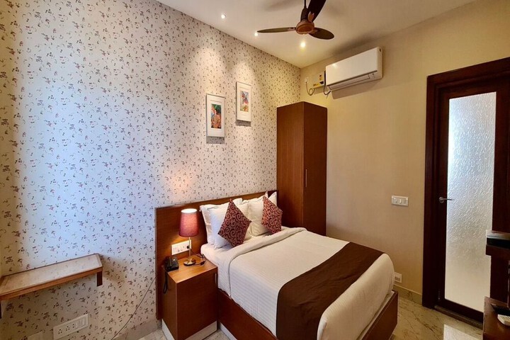 Room 7 of 19