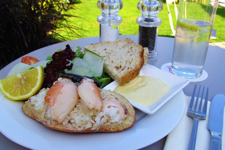Dining 21 of 26