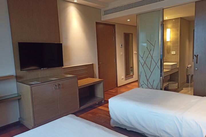 Room 12 of 92