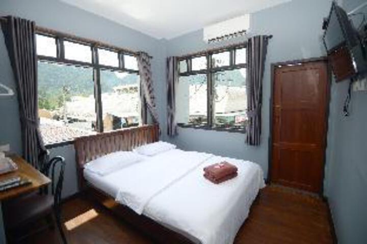 Room 4 of 5