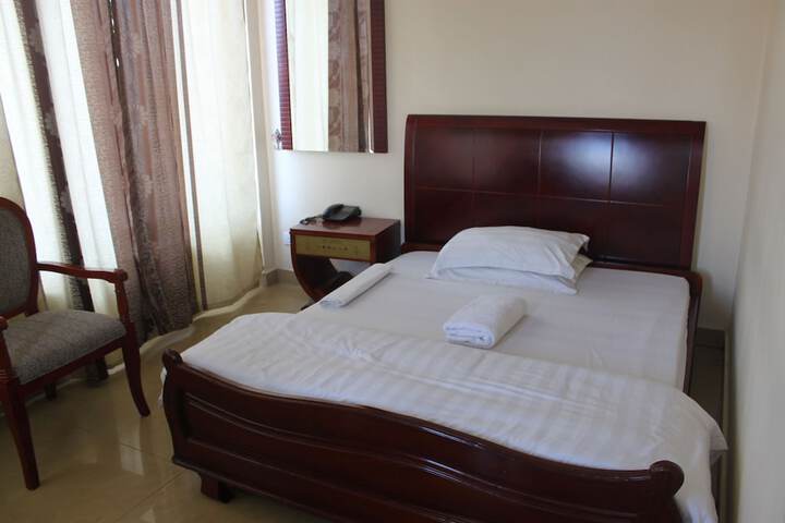 Room 6 of 33