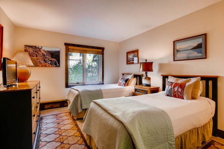 Room 4 of 34