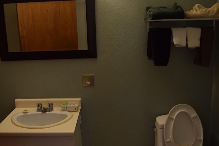 Room 13 of 16